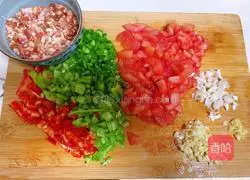 Illustration of how to make red three chops 1