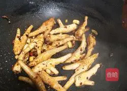 Illustration of how to make spicy chicken feet 5