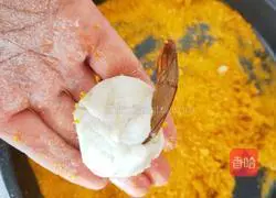 Illustration of how to make golden potato shrimp balls 10