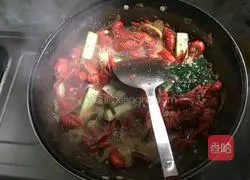 Illustration of braised prawns in oil 3