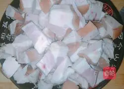 Illustration of how to make braised beans and pork 2