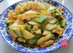 Illustration of how to make scrambled eggs with zucchini 6