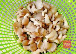 Stir-fried Pleurotus pleurotus Mushrooms with sea fish Illustration of how to do it 5