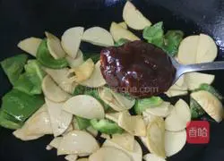 Illustration of how to make fried chicken and green pepper 6