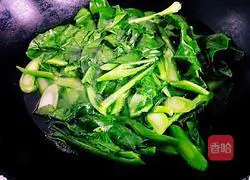 Illustration of how to make fried kale with sausage 3