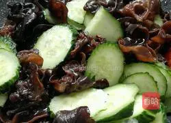 Illustration of how to make fried cucumber with fungus 9