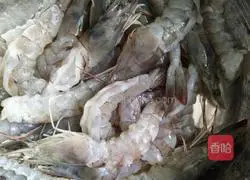 Illustration of how to make steamed shrimps with garlic 2 