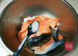 Illustration of how to make salmon bones with green onion 7