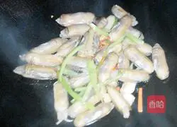 Illustration of spicy stir-fried razor clams 6