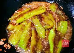 Illustration of how to make tiger skin pepper and minced meat 10