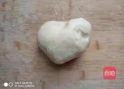 Illustration of how to make bacon braised rice in a lazy rice cooker 3