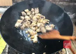 Illustration of how to make fried chicken legs with potatoes 4