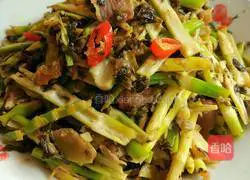 Illustration of how to stir-fry meat with wild bamboo shoots 7