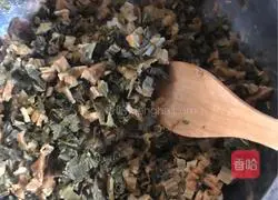 Hunan Cuisine: Illustration of How to Make Omelette with Dried Vegetables 3