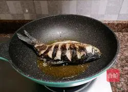 Illustration of Braised Crucian Carp with Beef Sauce 7