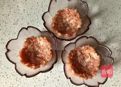 Illustration of how to make blessing eggs 4