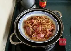 Illustration of how to make daylily steamed ribs 5