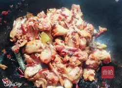 Illustration of how to make mushroom and potato rooster 3