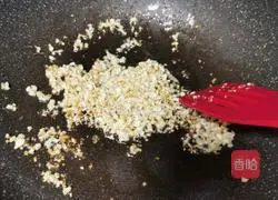 Illustration of how to make steamed rice noodles with garlic vermicelli 4