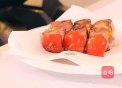 Illustration of how to make bacon-wrapped New Zealand mussel skewers 6