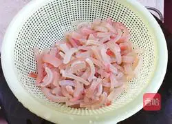 Illustration of how to make frozen pig skin 5