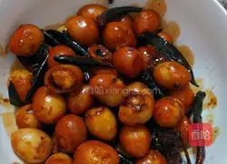 Illustration of how to make spicy beer quail eggs 6