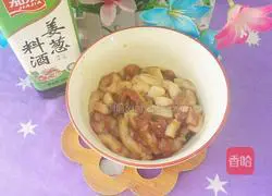 Illustration of how to make stir-fried meat with carrots and green peppers 2