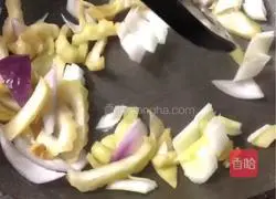 Illustration of how to make fried squid with pickles 4