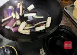 Illustration of how to make meat sauce and eggplant stew 3