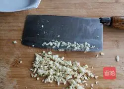 Illustration of how to make fried shredded kidney beans with bacon 4