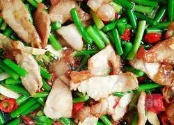 Illustration of how to cook twice-cooked pork with garlic moss 8