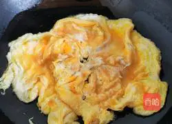 Illustration of how to make fried spinach with eggs 3