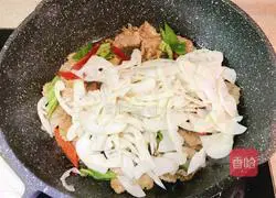 Illustration of how to make bitter bamboo shoots and meat slices 11