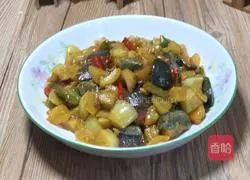 Illustration of how to make fried green tomatoes with preserved eggs 15