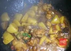 Illustration of how to make chicken wings stewed with mushrooms and potatoes (quick dish) 4