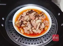 Illustration of how to make shiitake chicken with mushrooms 3