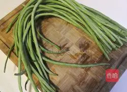 Illustration of how to make fried cowpeas and meat 1