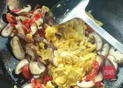 Illustration of how to make scrambled eggs with mushrooms 7