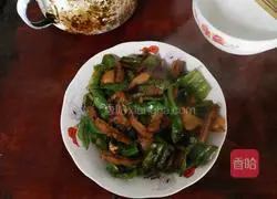 Illustration of how to stir-fry beef tripe with green pepper 10