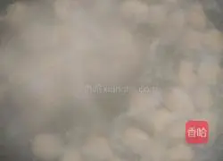 Illustration of how to make chicken breast meatballs with water 5