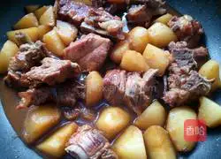 Illustration of Braised Pork Ribs and Stewed Potatoes 22