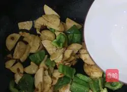 Illustration of how to make fried chicken and green pepper 7