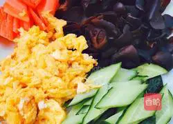 Illustration of how to make Mushu Pork 3