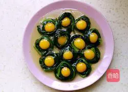 Illustration of how to make spinach stuffed quail eggs 3