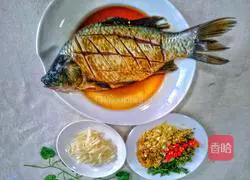 Recipe for braised crucian carp Illustration 9