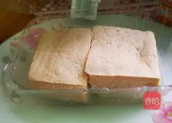 Illustration of how to make a quick note of frozen tofu 1