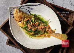 Illustration of how to cook yellow croaker with bean paste 8
