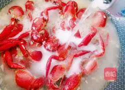 Illustration of how to make garlic crayfish 8