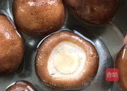 (Steamed vegetables) Illustration of how to stuff mushrooms and meat 1