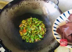 Illustration of how to stir-fry duck blood with green pepper 7